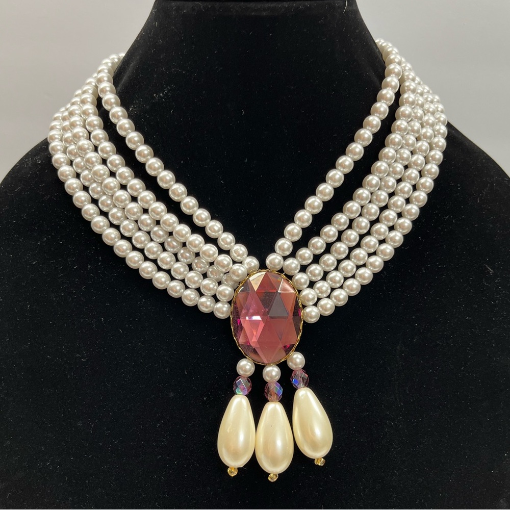 VINTAGE NECKLACE AND CLIP ON EARRINGS SET